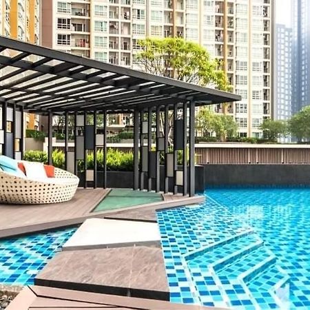 Condo In Bangkok With Swimming Pool Near Malls And Train Banguecoque Exterior foto