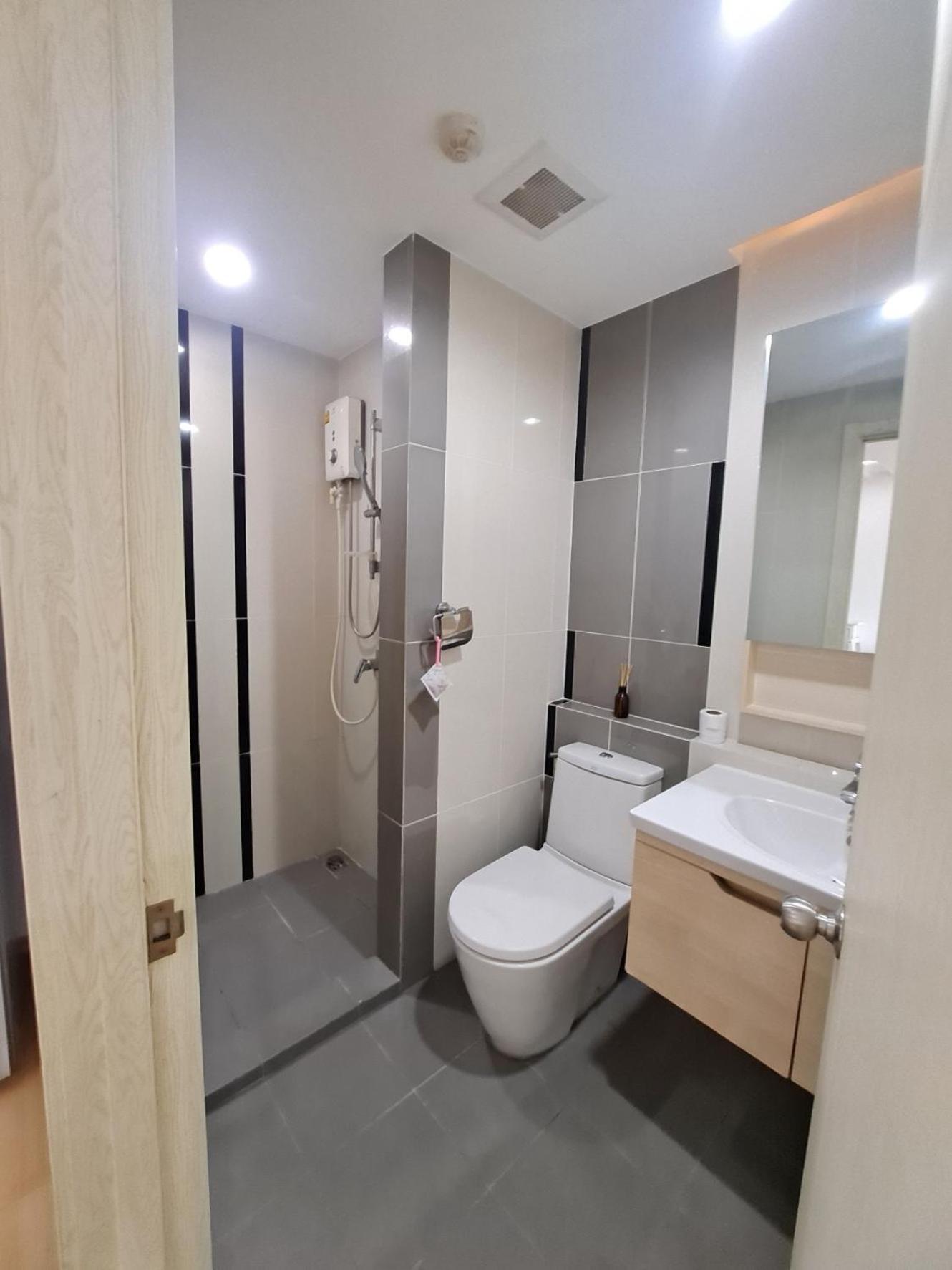 Condo In Bangkok With Swimming Pool Near Malls And Train Banguecoque Exterior foto